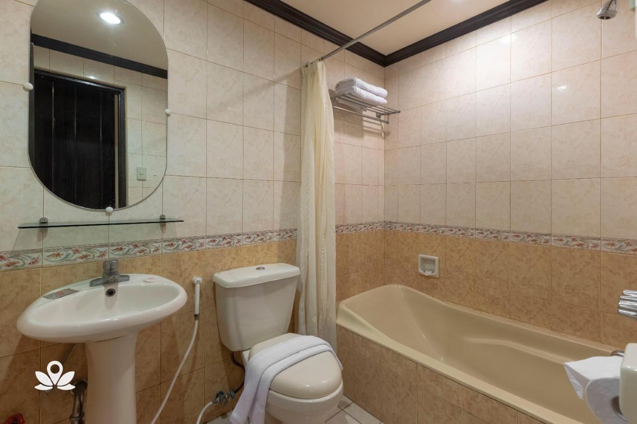 Zen Rooms Camelot Hotel Qc Ciudad Quezon Exterior foto